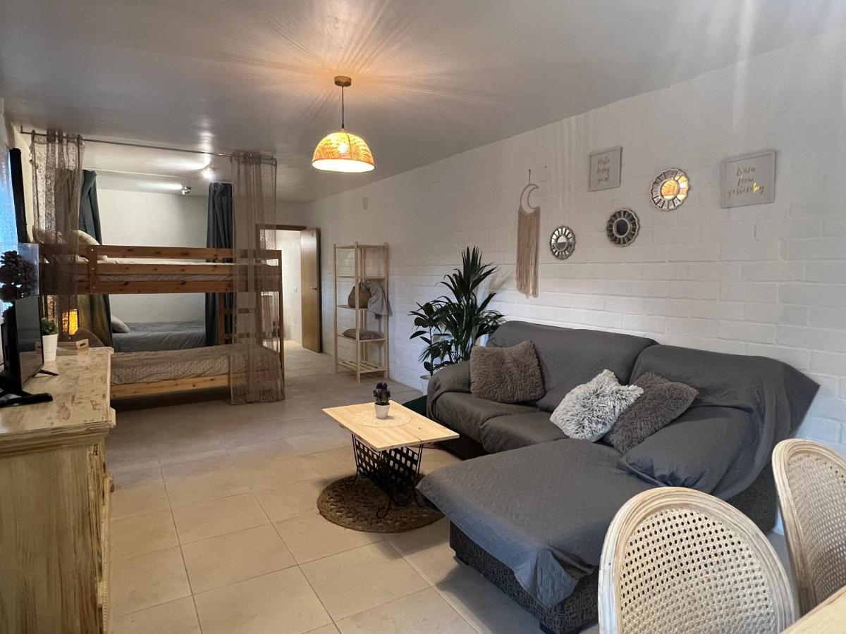 Apartamento Loft, Jardin Y Piscina Privada Romanya de la Selva Bagian luar foto