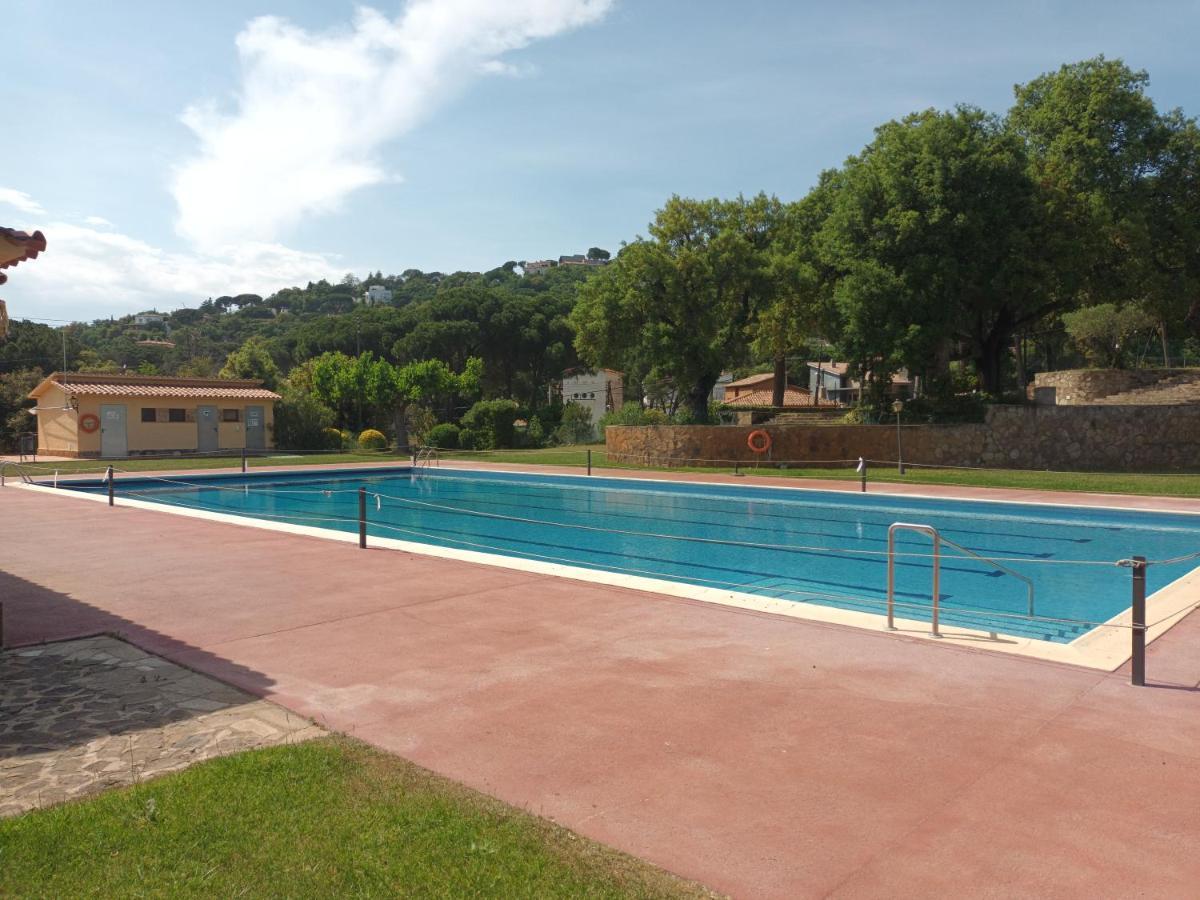Apartamento Loft, Jardin Y Piscina Privada Romanya de la Selva Bagian luar foto