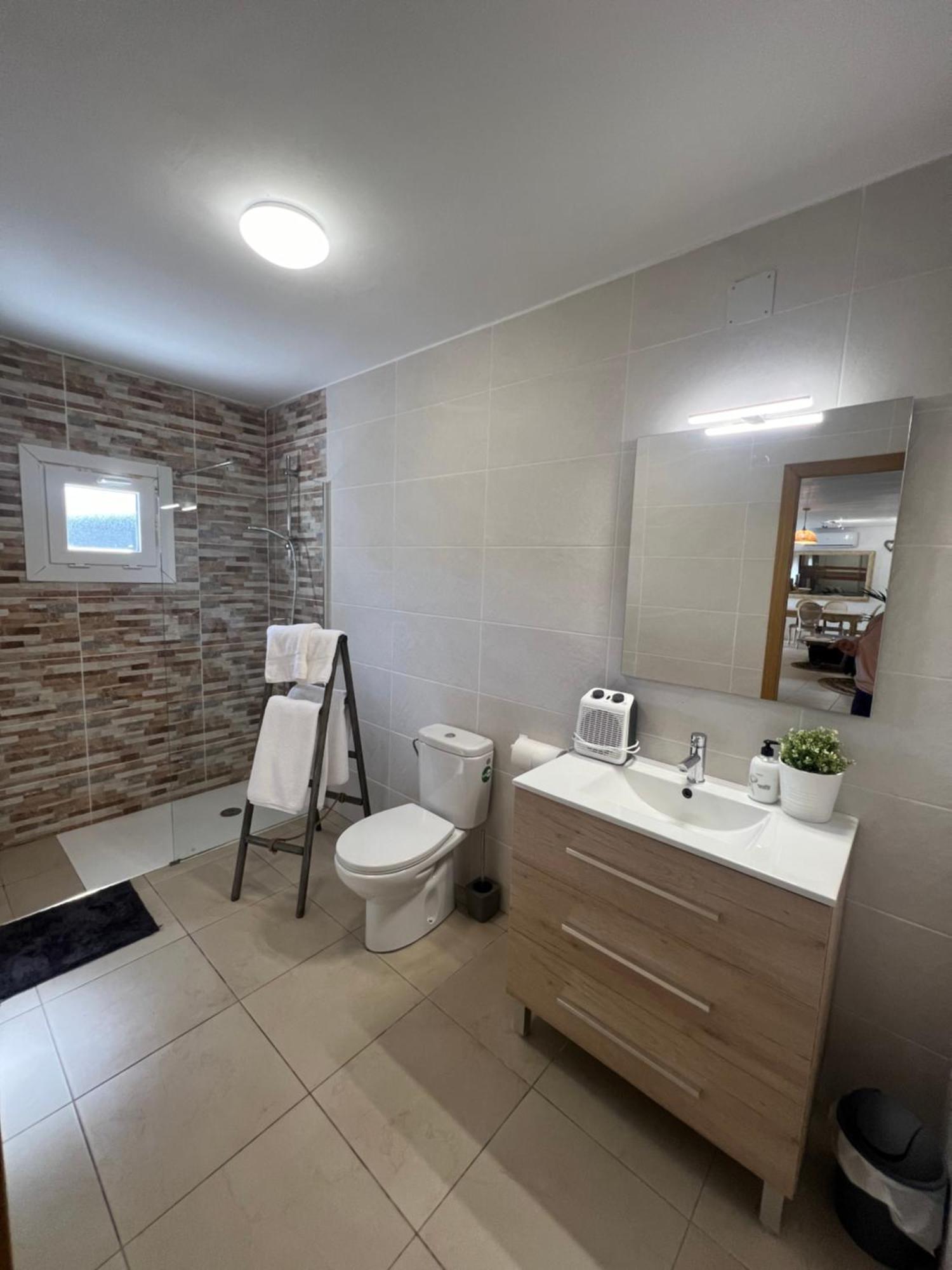 Apartamento Loft, Jardin Y Piscina Privada Romanya de la Selva Bagian luar foto