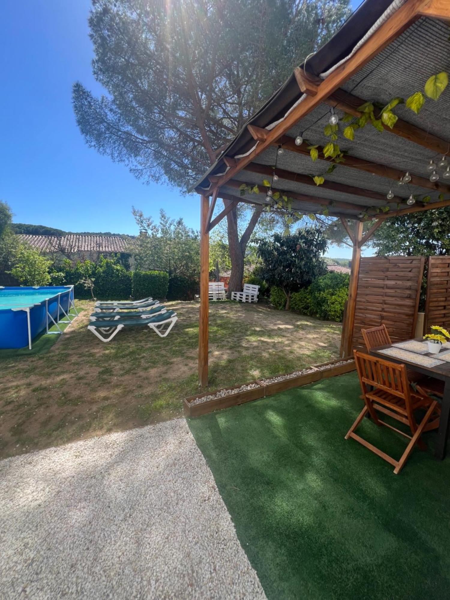 Apartamento Loft, Jardin Y Piscina Privada Romanya de la Selva Bagian luar foto