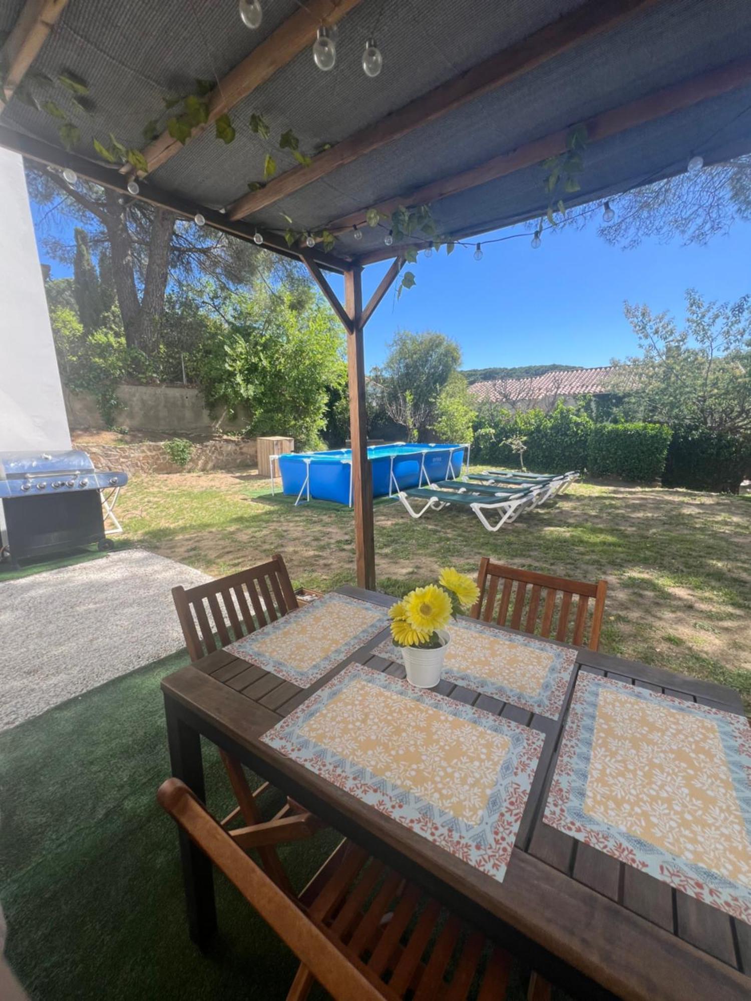 Apartamento Loft, Jardin Y Piscina Privada Romanya de la Selva Bagian luar foto