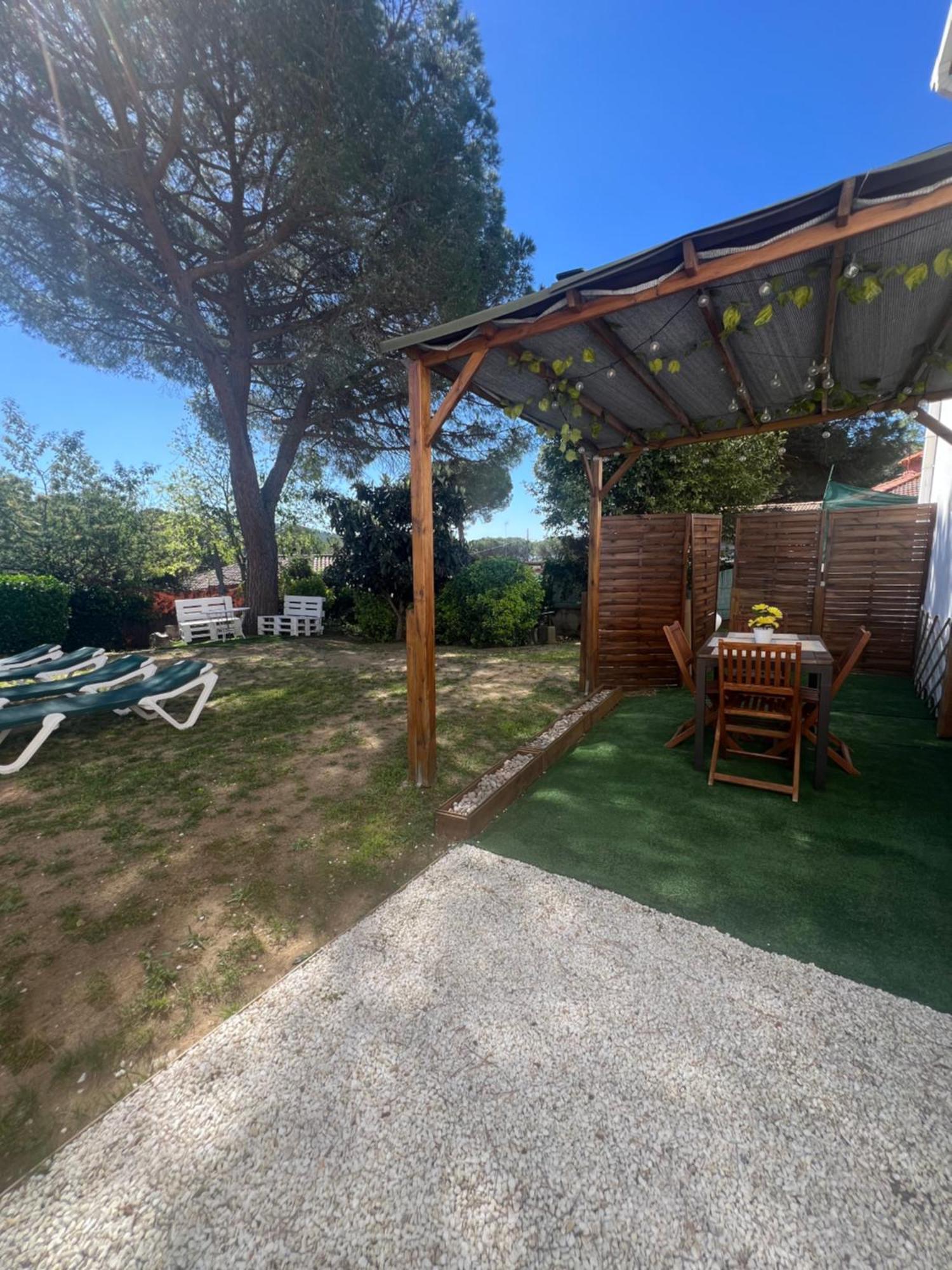 Apartamento Loft, Jardin Y Piscina Privada Romanya de la Selva Bagian luar foto